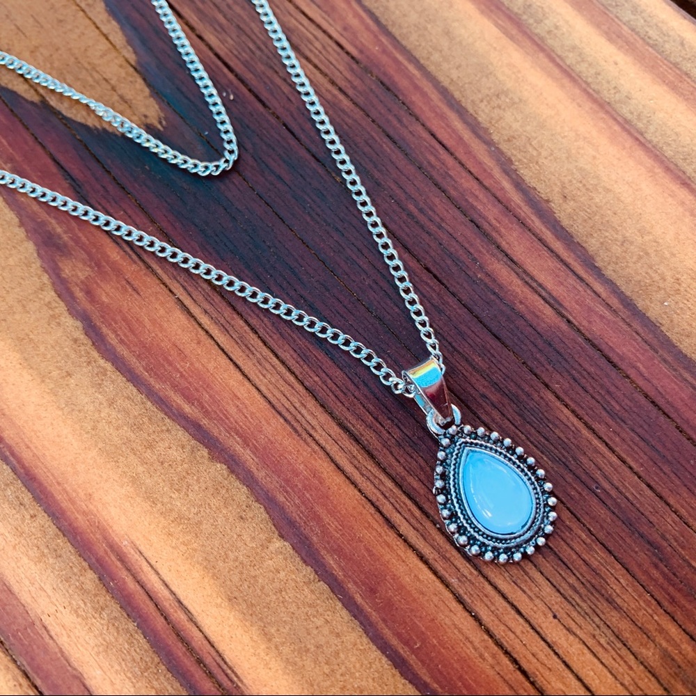 Beverly ✭ Vintage Necklace - Picture 6 of 8